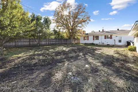 Exterior - 920 3rd Ave W, Williston, ND 58801 photo 6 of 7