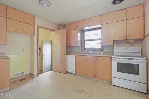 Kitchen - 920 3rd Ave W, Williston, ND 58801 photo 1 of 3