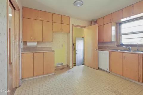 Kitchen - 920 3rd Ave W, Williston, ND 58801 photo 2 of 3