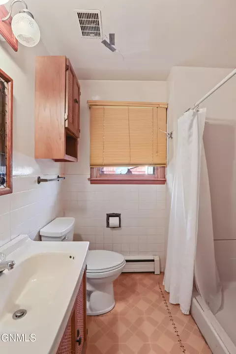 Bath - 920 3rd Ave W, Williston, ND 58801 photo 2 of 2