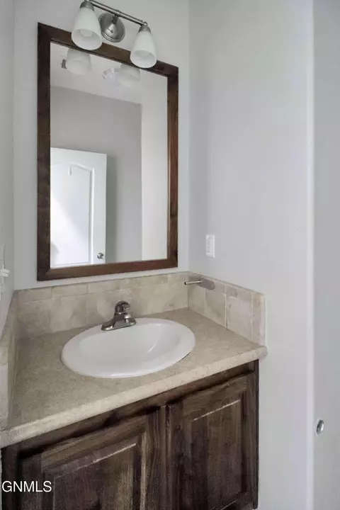 Bath - 718 40th St E, Williston, ND 58801 photo 1 of 9