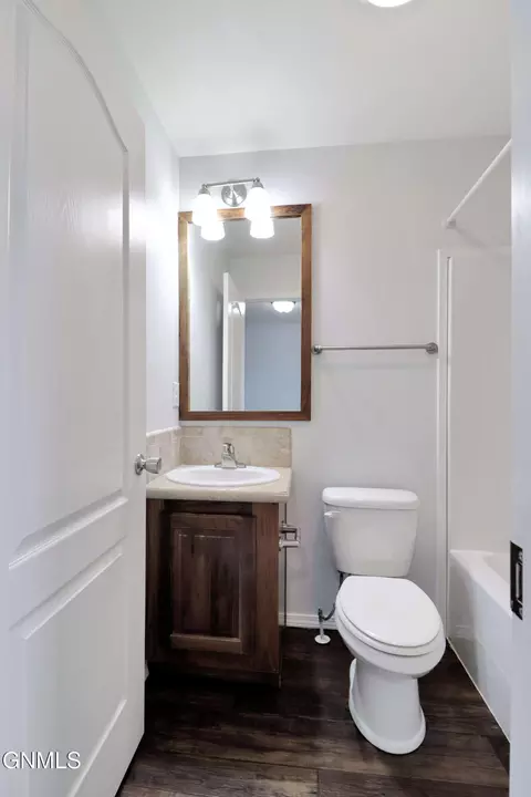 Bath - 718 40th St E, Williston, ND 58801 photo 3 of 9