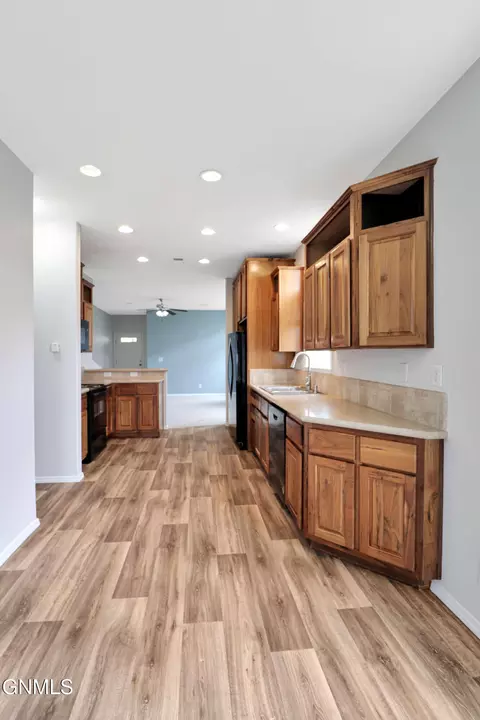 Kitchen - 718 40th St E, Williston, ND 58801 photo 4 of 4