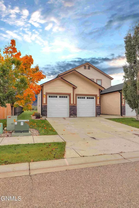 Exterior - 718 40th St E, Williston, ND 58801 photo 3 of 6