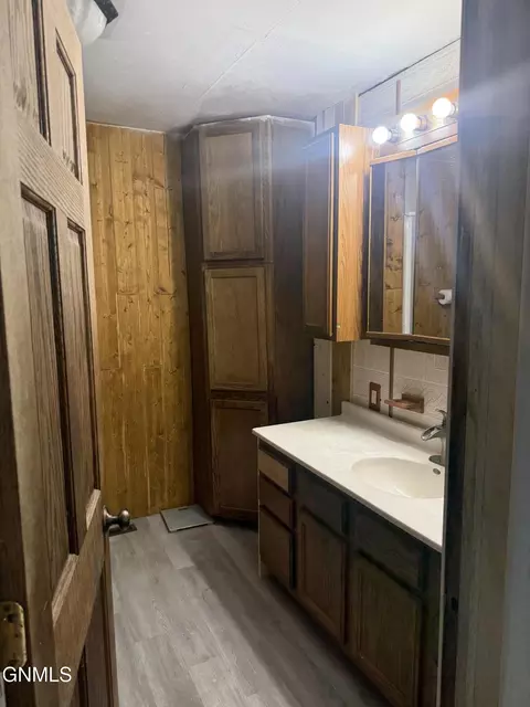 Bath - 320 Wright St S, Donnybrook, ND 58734 photo 1 of 4