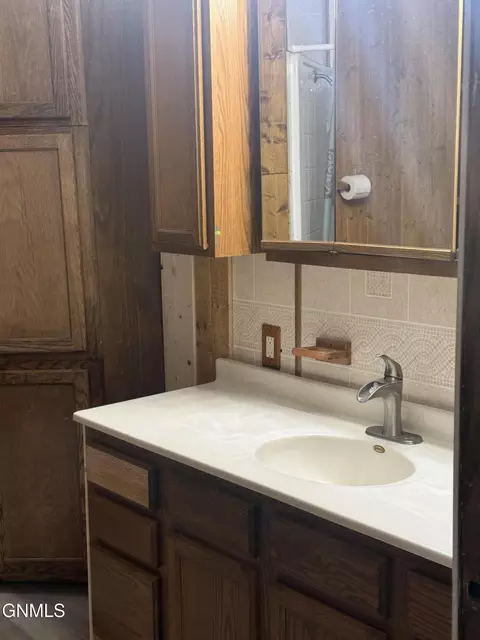 Bath - 320 Wright St S, Donnybrook, ND 58734 photo 3 of 4