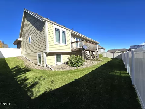 Exterior - 3301 Wheat Ridge St, Williston, ND 58801 photo 6 of 6