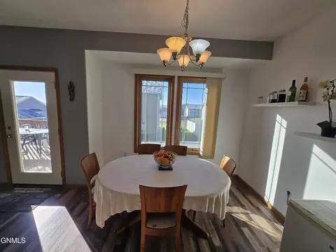 Dining - 3301 Wheat Ridge St, Williston, ND 58801 photo 2 of 2