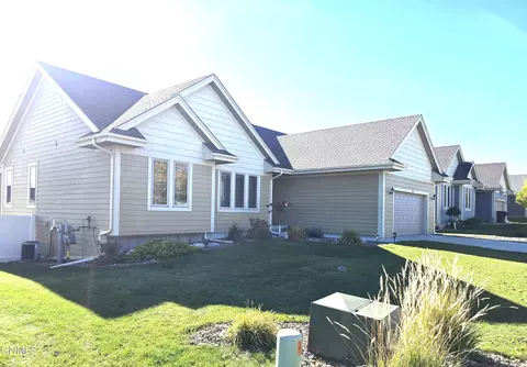 Exterior - 3301 Wheat Ridge St, Williston, ND 58801 photo 4 of 6