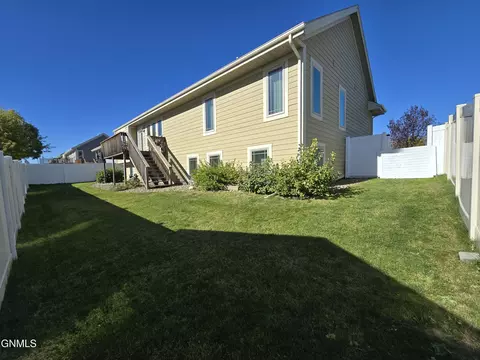Exterior - 3301 Wheat Ridge St, Williston, ND 58801 photo 5 of 6