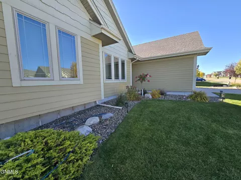 Exterior - 3301 Wheat Ridge St, Williston, ND 58801 photo 3 of 6
