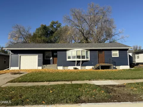 509 3rd St NE, Watford City, ND 58854