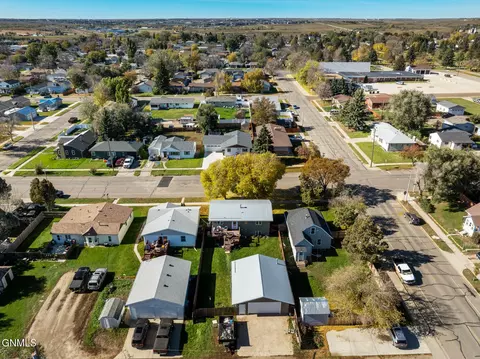 View/Area - 520 9th Ave W, Williston, ND 58801 photo 2 of 4