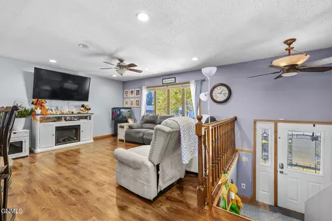 Living - 520 9th Ave W, Williston, ND 58801 photo 1 of 1