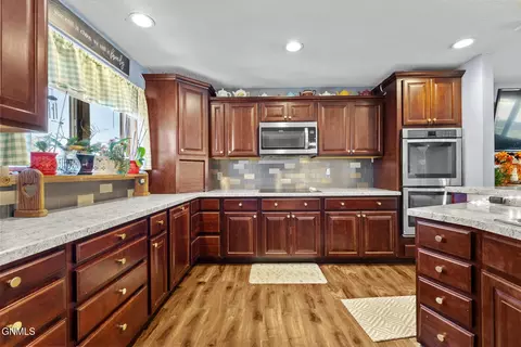 Kitchen - 520 9th Ave W, Williston, ND 58801 photo 3 of 5