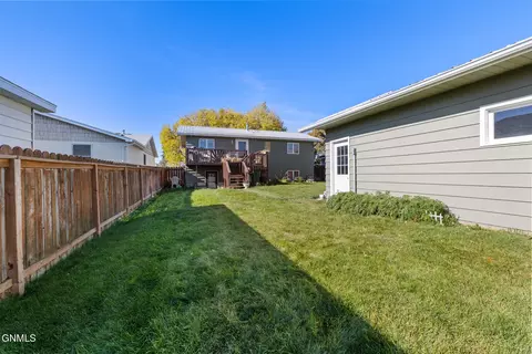 Exterior - 520 9th Ave W, Williston, ND 58801 photo 7 of 8