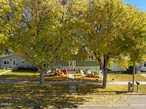 Exterior - 520 9th Ave W, Williston, ND 58801 photo 2 of 8