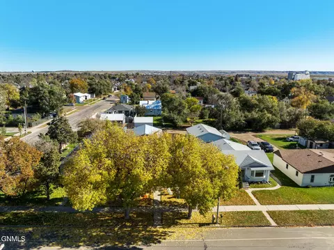 View/Area - 520 9th Ave W, Williston, ND 58801 photo 1 of 4