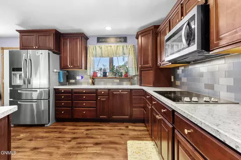 Kitchen - 520 9th Ave W, Williston, ND 58801 photo 4 of 5