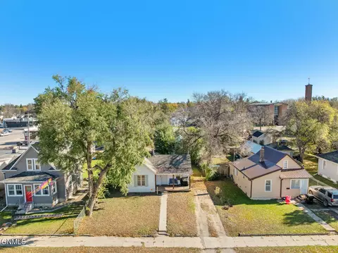 View/Area - 928 1st Ave W, Williston, ND 58801 photo 1 of 4