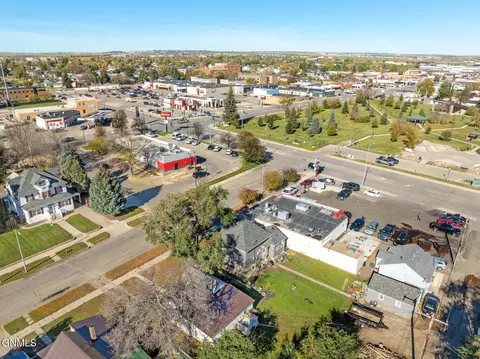 View/Area - 928 1st Ave W, Williston, ND 58801 photo 3 of 4