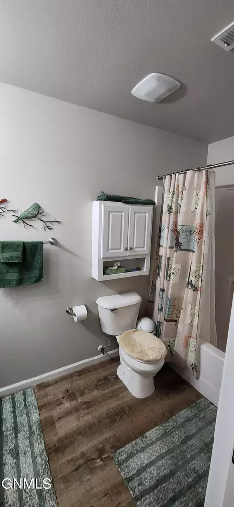 Bath - 212 Huron Dr, Bismarck, ND 58503 photo 1 of 6