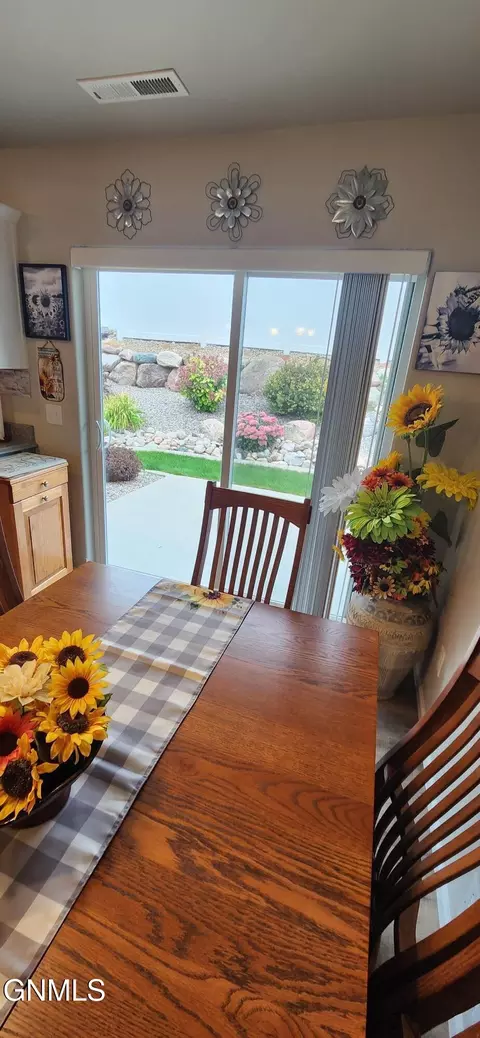 Dining - 212 Huron Dr, Bismarck, ND 58503 photo 5 of 5