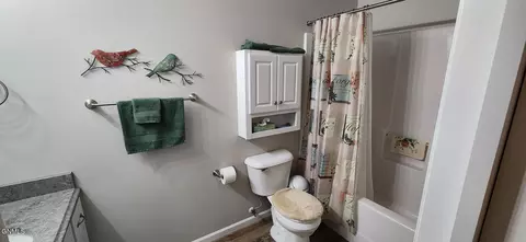 Bath - 212 Huron Dr, Bismarck, ND 58503 photo 2 of 6