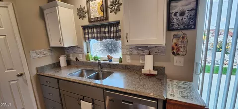 Kitchen - 212 Huron Dr, Bismarck, ND 58503 photo 6 of 7