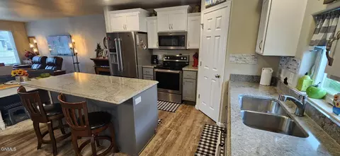 Kitchen - 212 Huron Dr, Bismarck, ND 58503 photo 4 of 7