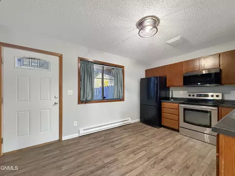 Kitchen - 2721 19th Ave W, Williston, ND 58801 photo 2 of 3