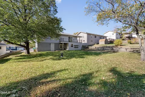Exterior - 2926 Avenue C E, Bismarck, ND 58501 photo 5 of 6