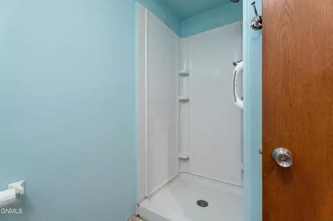Bath - 2926 Avenue C E, Bismarck, ND 58501 photo 3 of 3