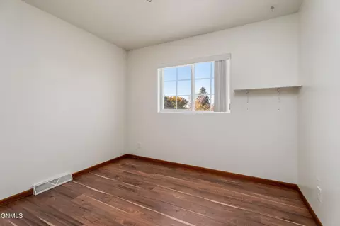 Bedroom - 2926 Avenue C E, Bismarck, ND 58501 photo 2 of 4