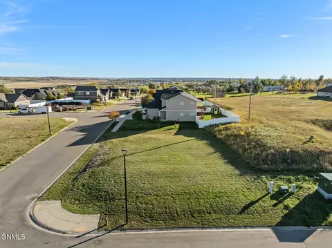 6923 University Ave N, Williston, ND 58801 photo 8