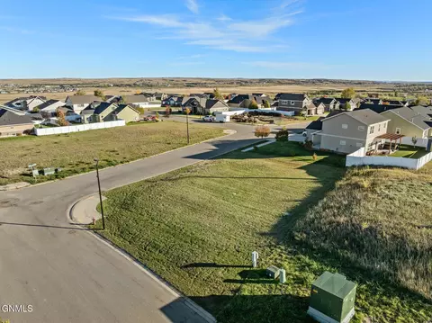 6923 University Ave N, Williston, ND 58801 photo 9