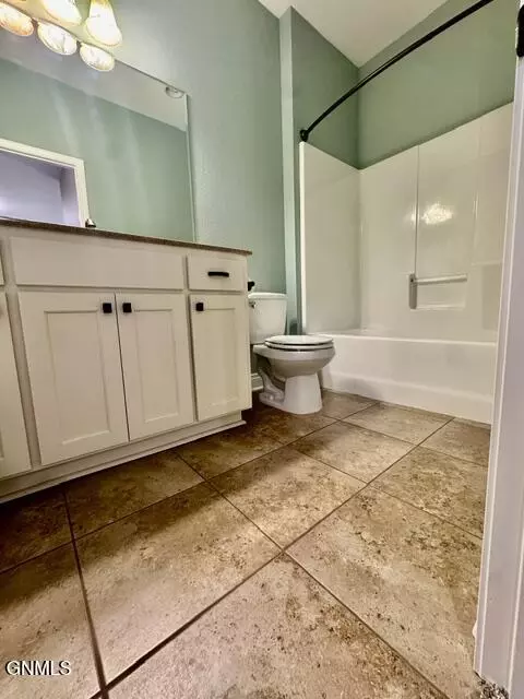 Bath - 1913 14th St W, Williston, ND 58801 photo 3 of 6