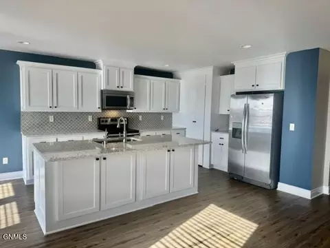 Kitchen - 1913 14th St W, Williston, ND 58801 photo 4 of 4