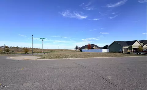 6916 University Ave N, Williston, ND 58801 photo 2