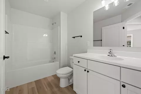 Bath - 1552 47th Loop SE, Minot, ND 58701 photo 2 of 2