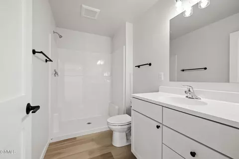 Bath - 1552 47th Loop SE, Minot, ND 58701 photo 1 of 2
