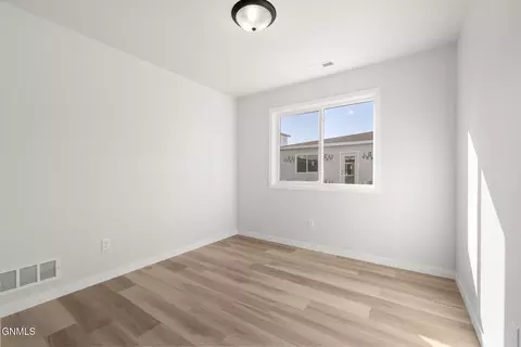 Bedroom - 1552 47th Loop SE, Minot, ND 58701 photo 4 of 5