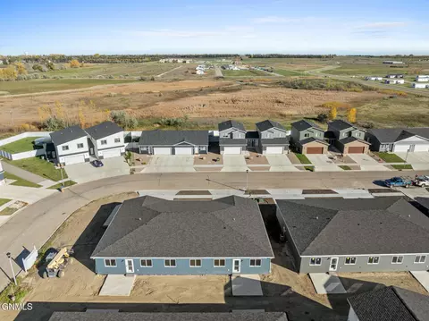 View/Area - 1552 47th Loop SE, Minot, ND 58701 photo 2 of 3