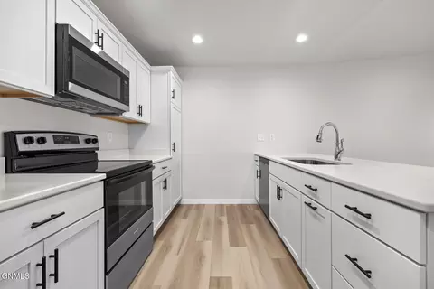 Kitchen - 1552 47th Loop SE, Minot, ND 58701 photo 2 of 4
