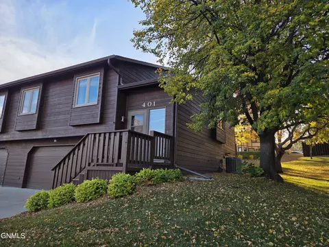 401 Brandon Dr, Bismarck, ND 58503