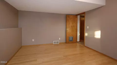 Bedroom - 4118 34th Ave NW, Mandan, ND 58554 photo 6 of 8