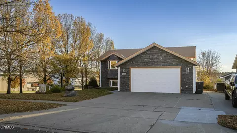 Exterior - 4118 34th Ave NW, Mandan, ND 58554 photo 3 of 5