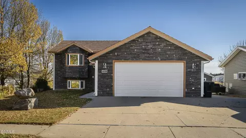 Exterior - 4118 34th Ave NW, Mandan, ND 58554 photo 4 of 5