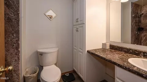 Bath - 4118 34th Ave NW, Mandan, ND 58554 photo 1 of 4