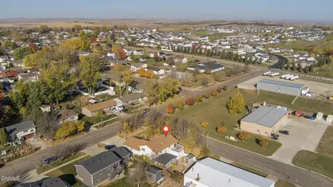 View/Area - 4118 34th Ave NW, Mandan, ND 58554 photo 2 of 17